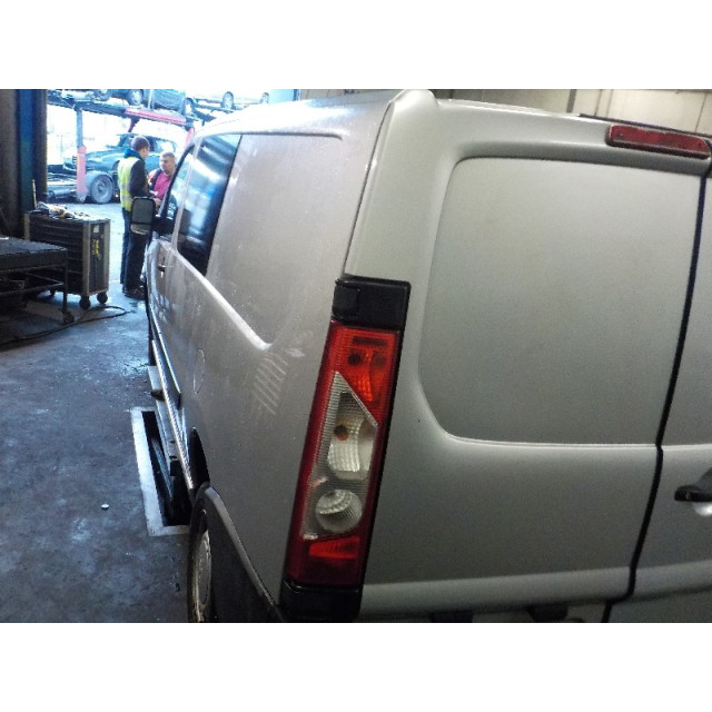 Bumper bar rear Peugeot Expert (G9) (2011 - 2016) Van 2.0 HDiF 16V 130 (DW10CD(AHZ))