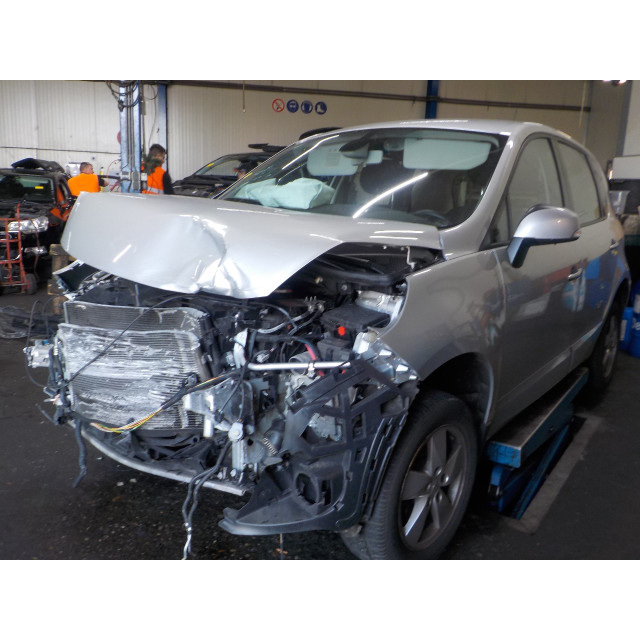Front end Renault Scénic III (JZ) (2009 - 2016) MPV 2.0 16V CVT (M4R-F711)