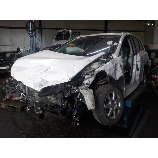 Caliper front left Seat Ibiza ST (6J8) (2010 - 2015) Combi 1.2 TDI Ecomotive (CFWA)