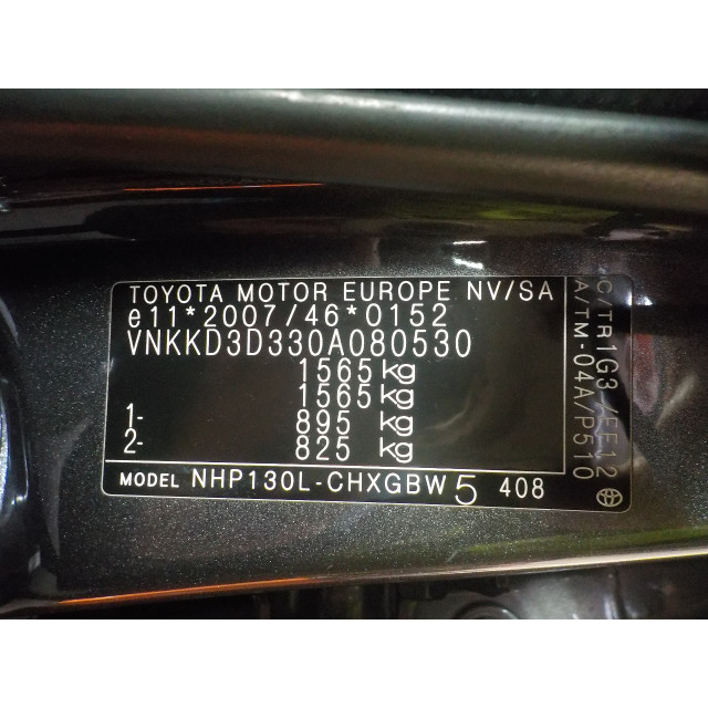 Shock absorber rear left Toyota Yaris III (P13) (2012 - 2020) Hatchback 1.5 16V Hybrid (1NZ-FXE)