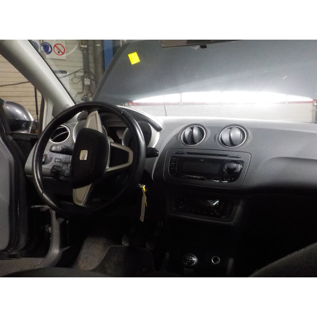 Airbag steering wheel Seat Ibiza ST (6J8) (2010 - 2015) Combi 1.2 TDI Ecomotive (CFWA)