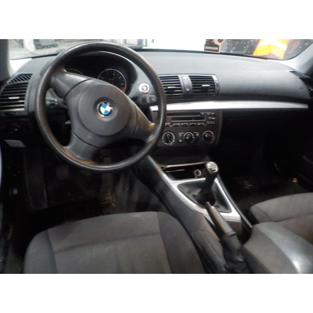 Seatbelt right front BMW 1 serie (E87/87N) (2004 - 2011) Hatchback 5-drs 116i 1.6 16V (N45-B16A)