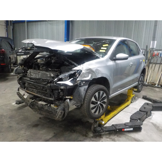 Taillight outside left Volkswagen Polo V (6R) (2014 - 2017) Hatchback 1.4 TDI (CUSA(Euro 6))