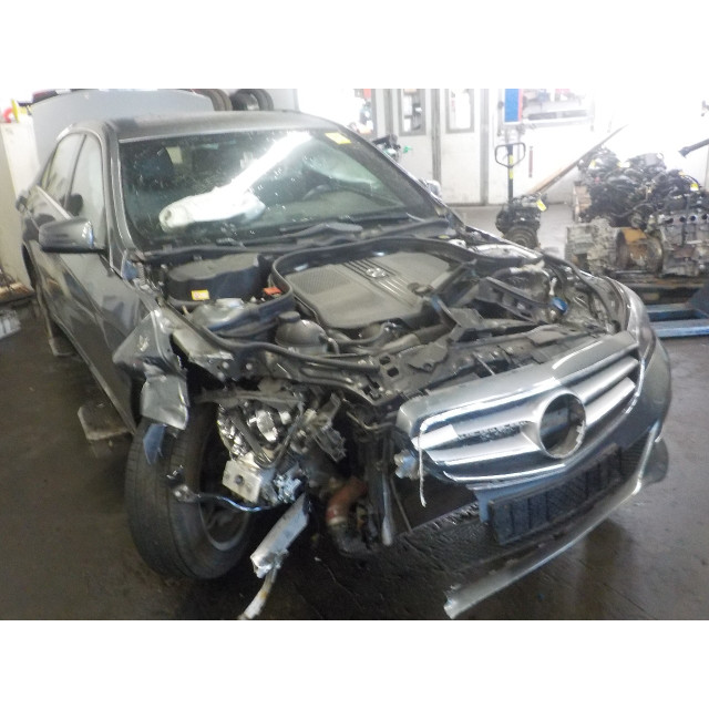 Suspension arm rear right under Mercedes-Benz E (W212) (2009 - present) Sedan E-220 CDI 16V BlueEfficiency (OM651.924)