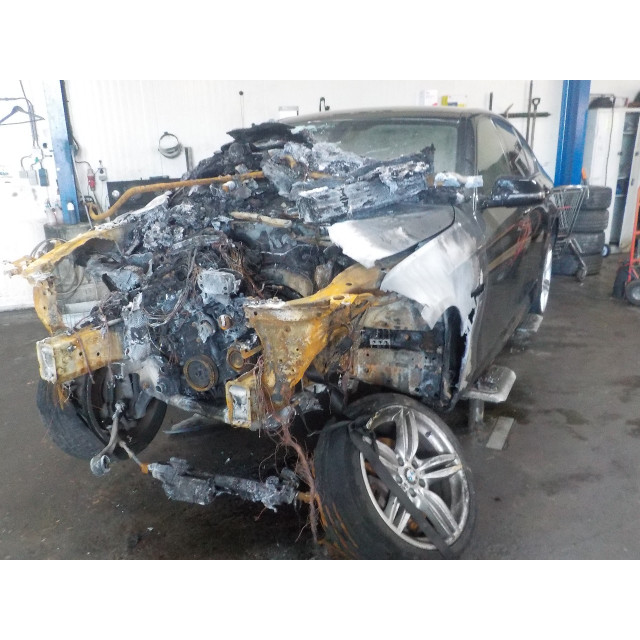 Hub rear left BMW 5 serie (F10) (2011 - 2016) Sedan 528i 16V (N20-B20A)