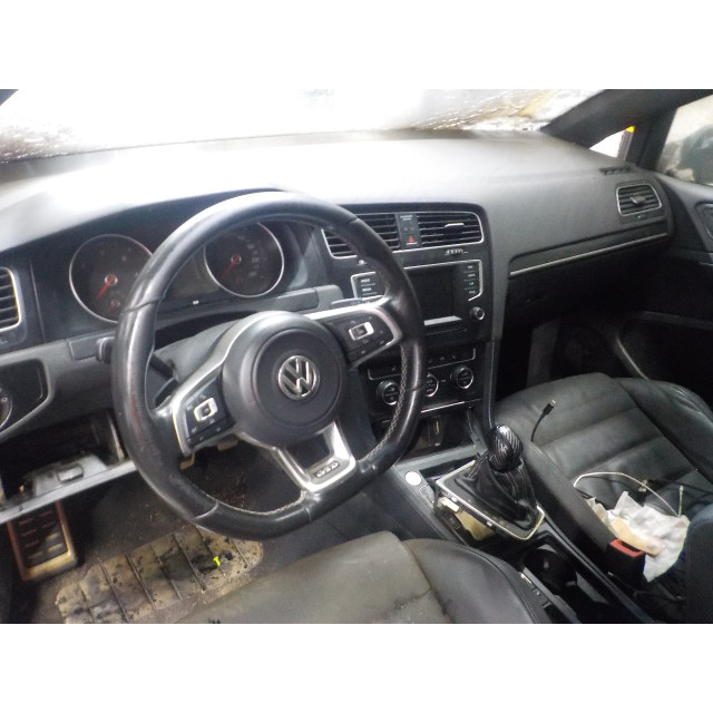 Fuel filler flap Volkswagen Golf VII (AUA) (2013 - 2020) Hatchback 2.0 GTD 16V (CUNA)