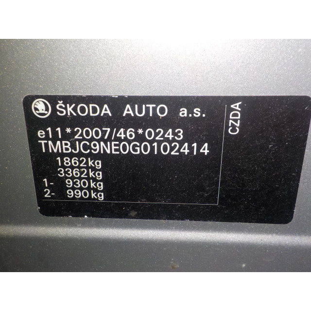 Driveshaft front left Skoda Octavia Combi (5EAC) (2014 - 2020) Combi 5-drs 1.4 TSI 16V (CZDA(Euro 6))