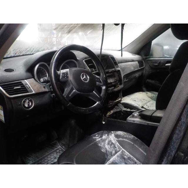 Outside mirror left electric Mercedes-Benz ML III (166) (2011 - 2015) SUV 3.0 ML-350 BlueTEC V6 24V 4-Matic (OM642.826)