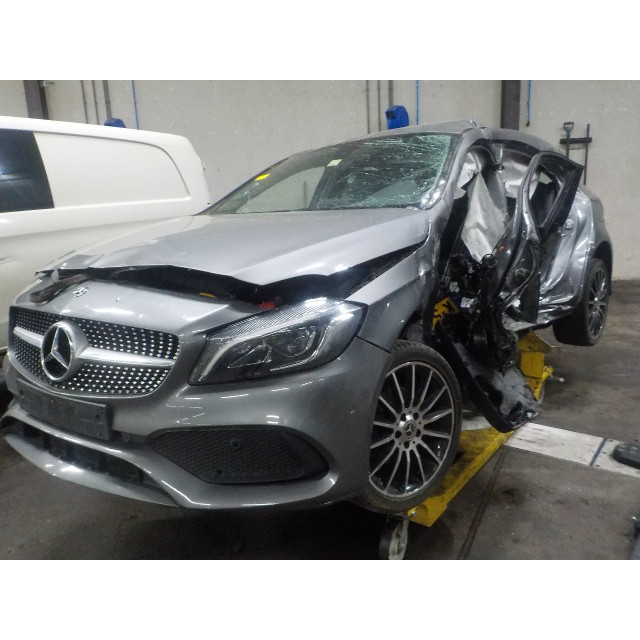 Handbrake release Mercedes-Benz A (W176) (2012 - 2018) Hatchback 1.6 A-180 16V (M270.910)