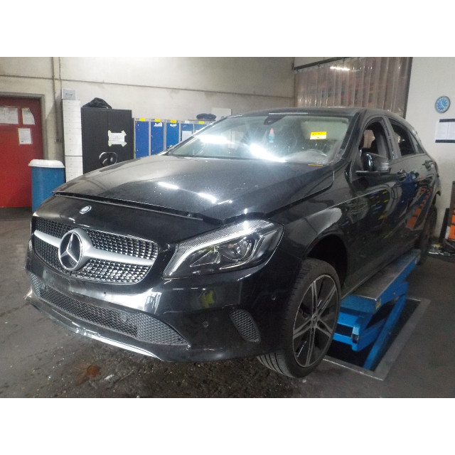 Handbrake release Mercedes-Benz A (W176) (2012 - 2018) Hatchback 1.6 A-200 16V (M270.910)