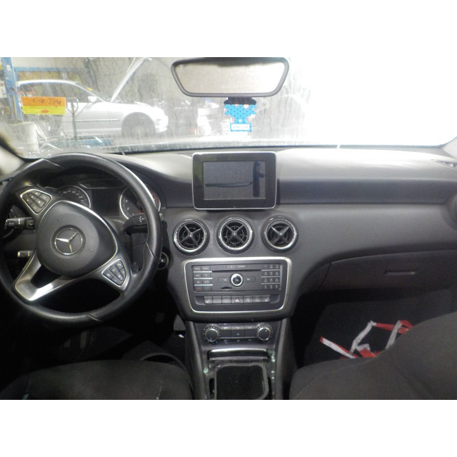 Electric window mechanism front left Mercedes-Benz A (W176) (2012 - 2018) Hatchback 1.6 A-200 16V (M270.910)