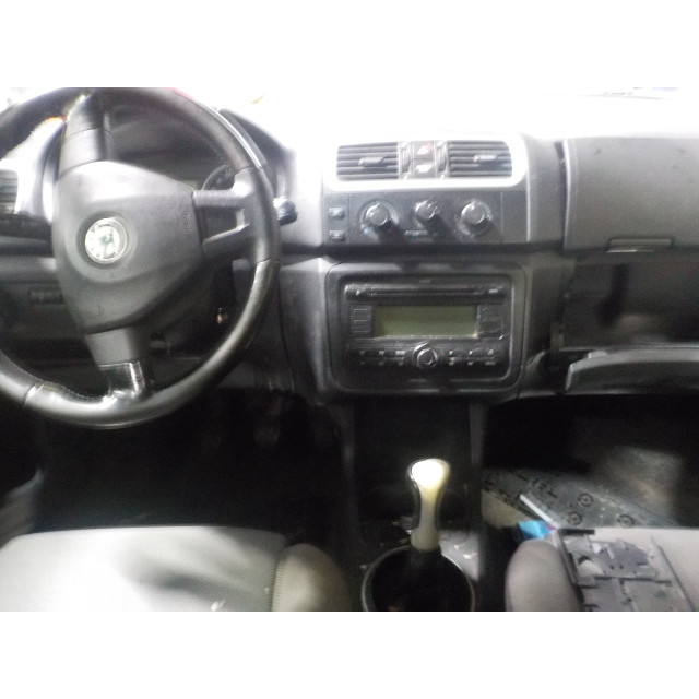 Seatbelt right front Skoda Fabia II (5J) (2007 - 2014) Hatchback 5-drs 1.4i 16V (BXW)