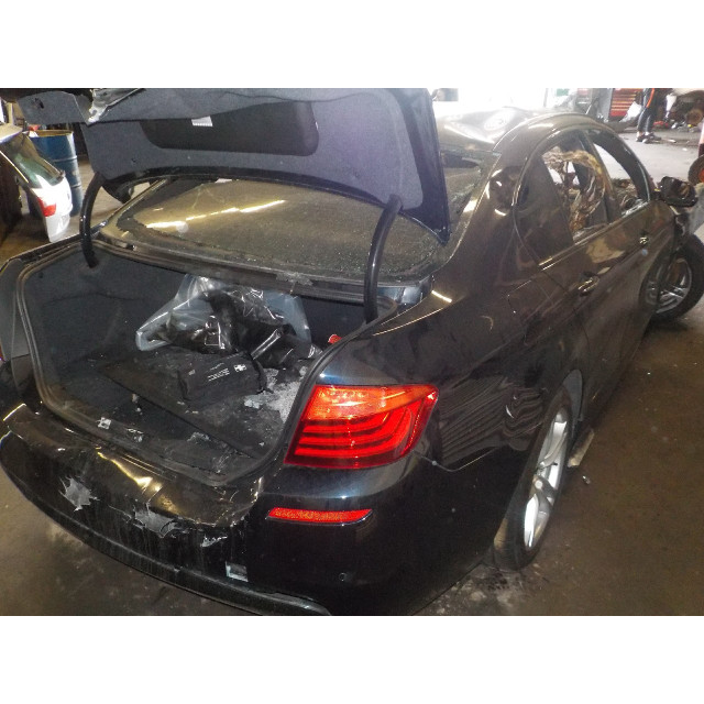 Caliper rear left BMW 5 serie (F10) (2014 - 2016) Sedan 518d 16V (B47-D20A)
