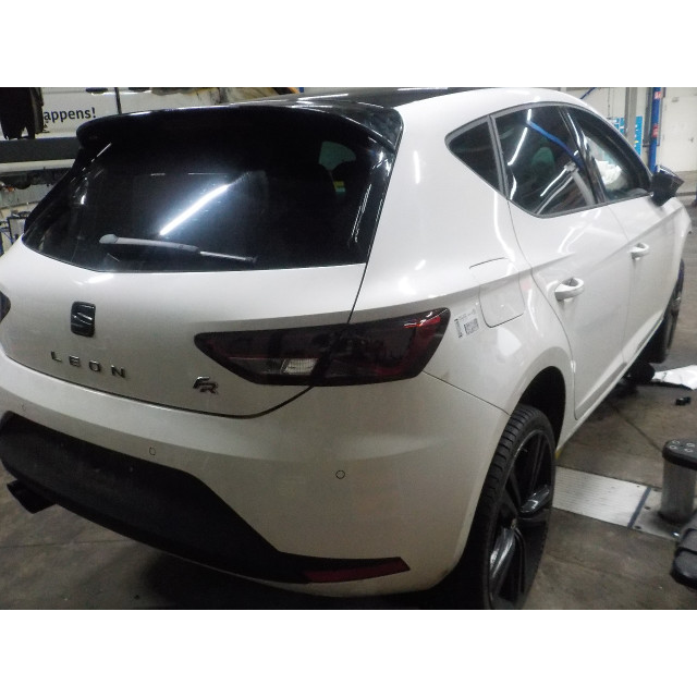 Locking mechanism door electric central locking front right Seat Leon (5FB) (2014 - present) Hatchback 5-drs 1.4 TSI ACT 16V (CZEA)