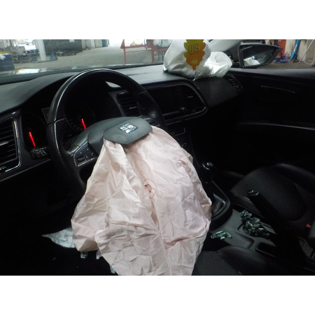 Fog light left Seat Leon (5FB) (2014 - present) Hatchback 5-drs 1.4 TSI ACT 16V (CZEA)