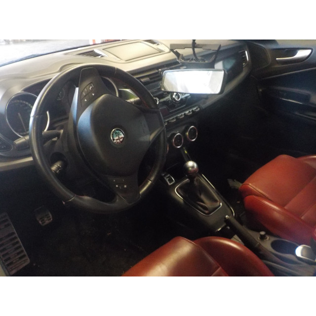 Locking mechanism door electric central locking rear left Alfa Romeo Giulietta (940) (2010 - 2018) Hatchback 1.4 TB 16V MultiAir (955.A.8000)