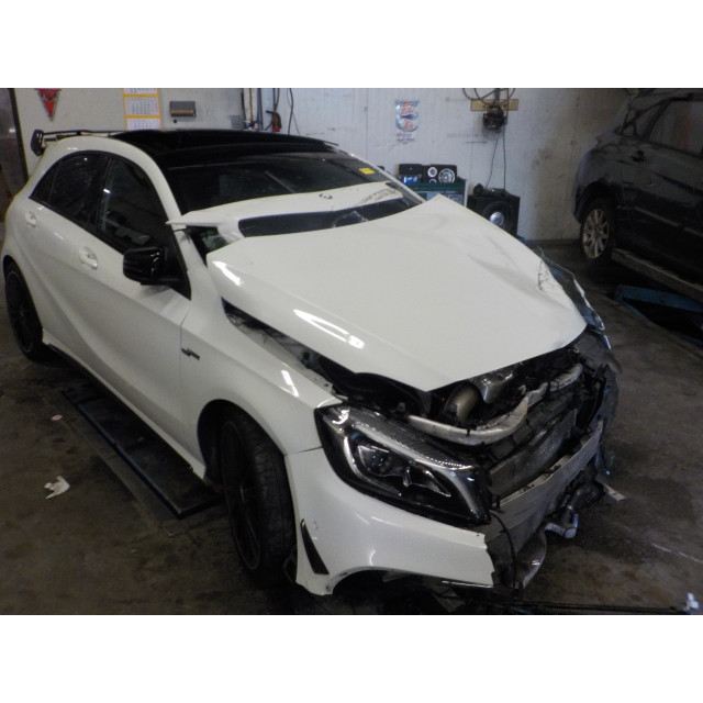 Luggage compartment upholstery Mercedes-Benz A (W176) (2015 - 2018) A-Klasse AMG (W176) Hatchback 2.0 A-45 AMG Turbo 16V 4-Matic (M133.980)