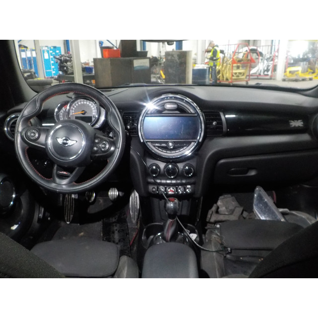 Cockpit Mini Mini (F55) (2013 - present) Hatchback 5-drs 1.5 12V Cooper (B38A15A)