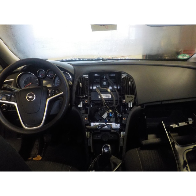 Steering wheel Vauxhall / Opel Astra J Sports Tourer (PD8/PE8/PF8) (2010 - 2015) Combi 1.7 CDTi 16V (A17DTS(Euro 5))