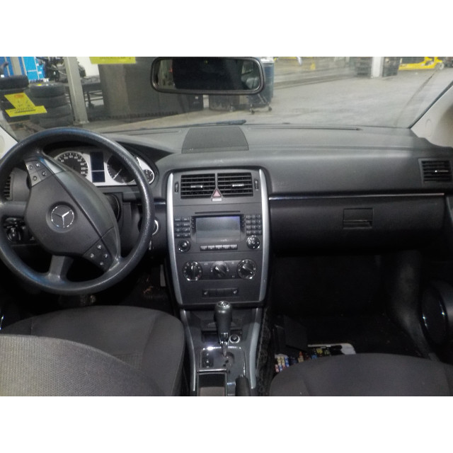 Window mechanism front right Mercedes-Benz B (W245/242) (2005 - 2011) Hatchback 2.0 B-180 CDI 16V (OM640.940(Euro 4))