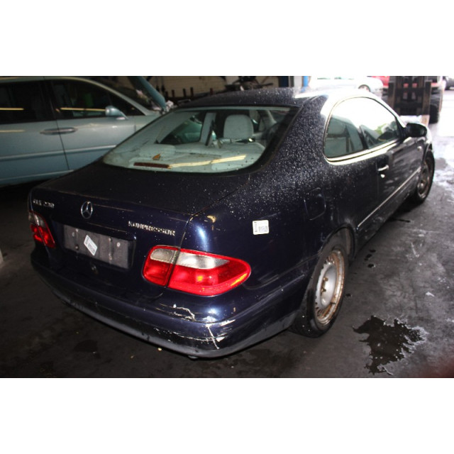 Tail light boot lid right Mercedes-Benz CLK (W208) (1997 - 2000) Coupé 2.3 230K 16V (M111.975)