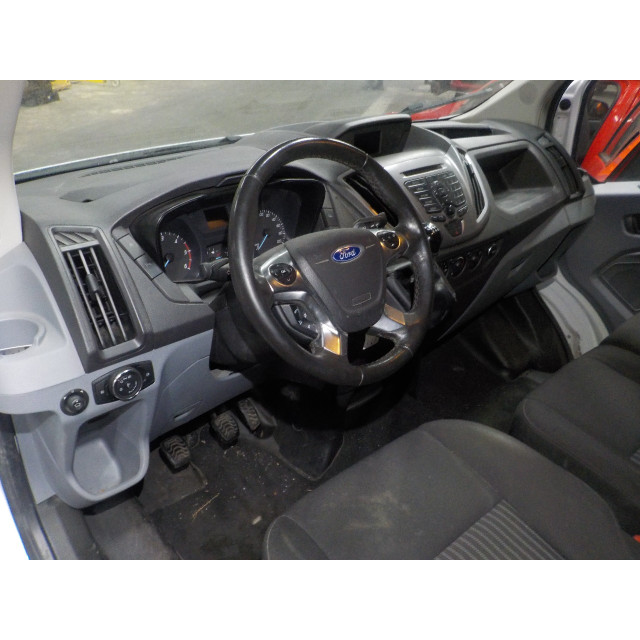 Left headlight Ford Transit (2016 - present) Van 2.0 TDCi 16V Eco Blue 105 (BJFA)
