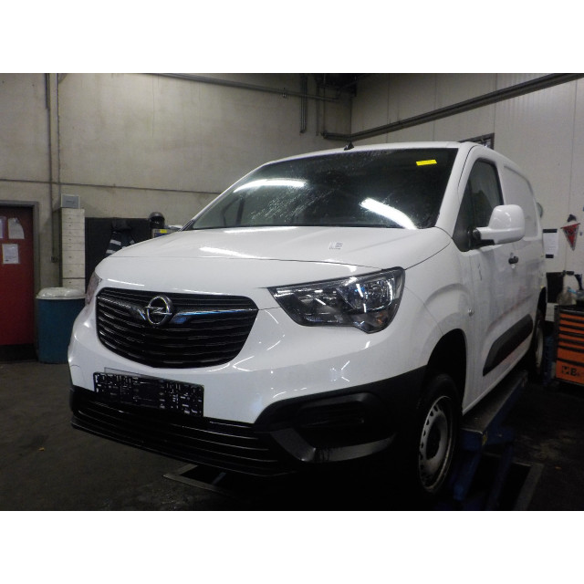 Hub front right Vauxhall / Opel Combo Cargo (2018 - present) Van 1.6 CDTI 75 (B16DTL(DV6FE))
