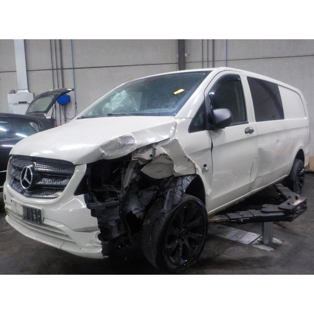 Boot lid tailgate right hinge Mercedes-Benz Vito (447.6) (2014 - present) Van 1.6 111 CDI 16V (OM622.951(R9M-503))