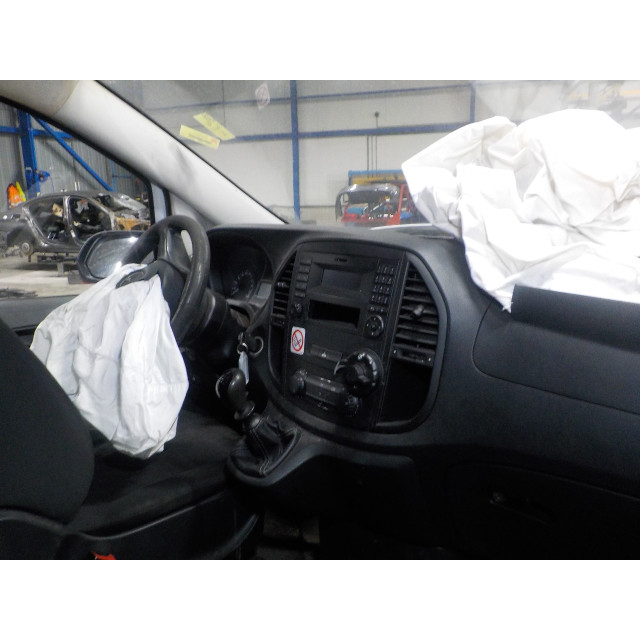 Front windscreen wiper motor Mercedes-Benz Vito (447.6) (2014 - present) Van 1.6 109 CDI 16V (OM622.951(R9M-503))
