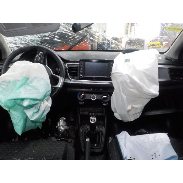 Tail light boot lid right Kia Rio IV (YB) (2017 - 2020) Hatchback 1.0i T-GDi 100 12V (G3LC)