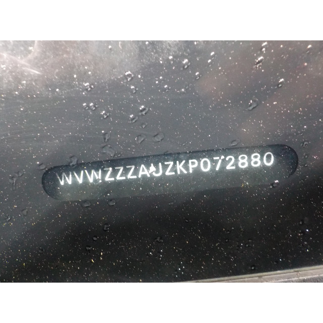 Tail light boot lid left Volkswagen Golf VII (AUA) (2015 - 2020) Hatchback 1.0 TSI 12V BlueMotion (DKRF)
