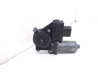 Electric window motor front right Ford Mondeo III Wagon (2004 - 2007) Combi 2.2 TDCi 16V (QJBA)