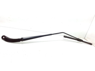 Wiper front right Renault Captur (2R) (2013 - present) SUV 0.9 Energy TCE 12V (H4B-400(H4B-A4))