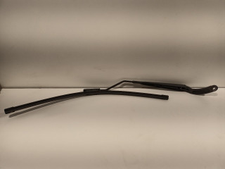 Wiper front left Renault Clio IV (5R) (2012 - present) Hatchback 5-drs 0.9 Energy TCE 90 12V (H4B-400(H4B-A4))