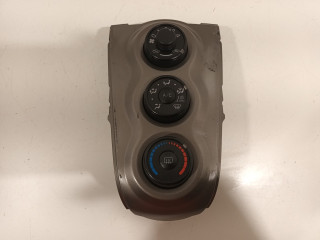 Heater control panel Toyota Yaris II (P9) (2005 - 2011) Hatchback 1.0 12V VVT-i (1KR-FE)