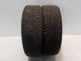 Tyre set 2 piece Winter 205/60 R16 vredestein Winter